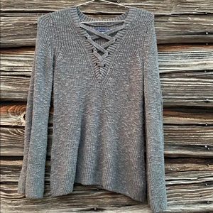 📍free American eagle lace up bell sleeve sweater